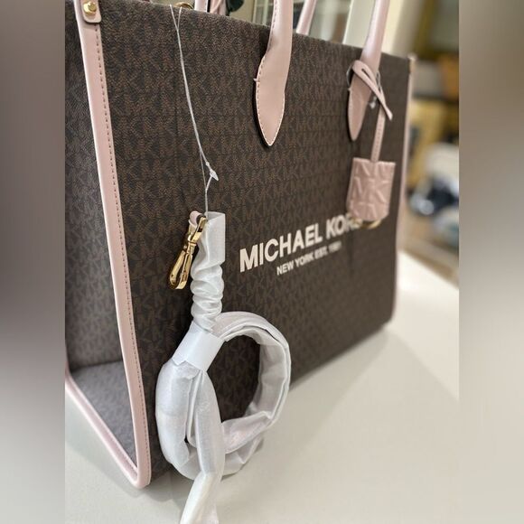 MICHAEL KORS Mirella
Large Logo Brown Tote Bag
Powder Blush Multi - Picture 3 of 7